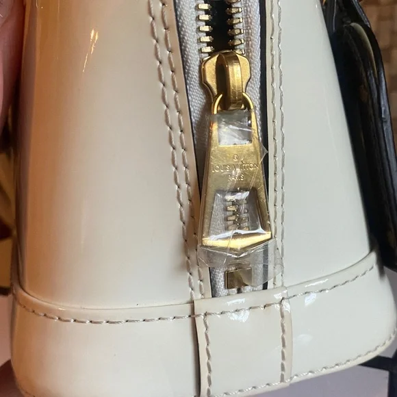 Louis Vuitton Patent Vernis Alma BB Cream and Brown Satchel - Picture 7 of 10